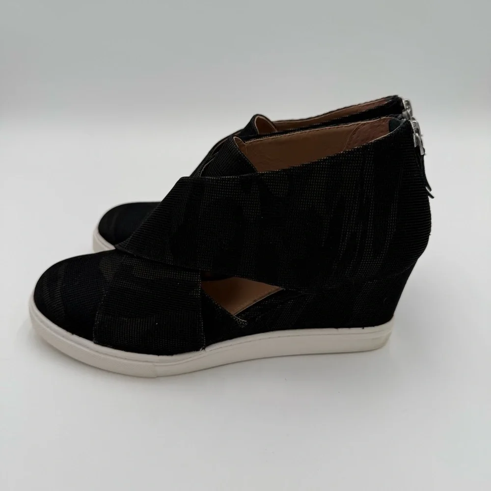 Linea Paolo Faith Strappy Wedges Sneakers Sandals Camo‎ Print Summer Size 7